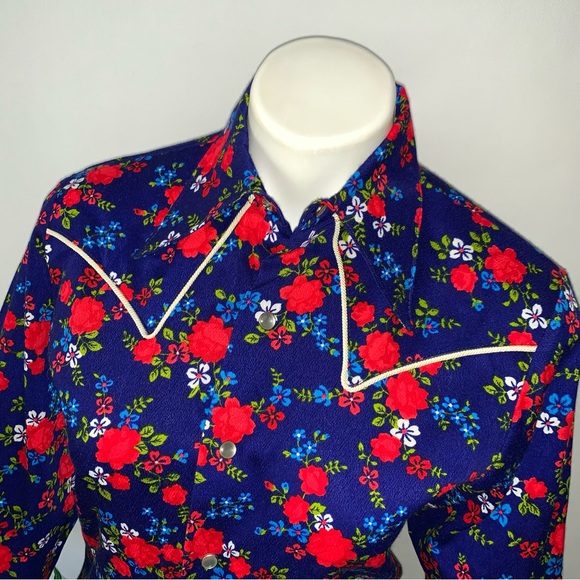 v i n t a g e :: Western Pearl Snap Floral Dagger Collar Shirt - Picture 4 of 12